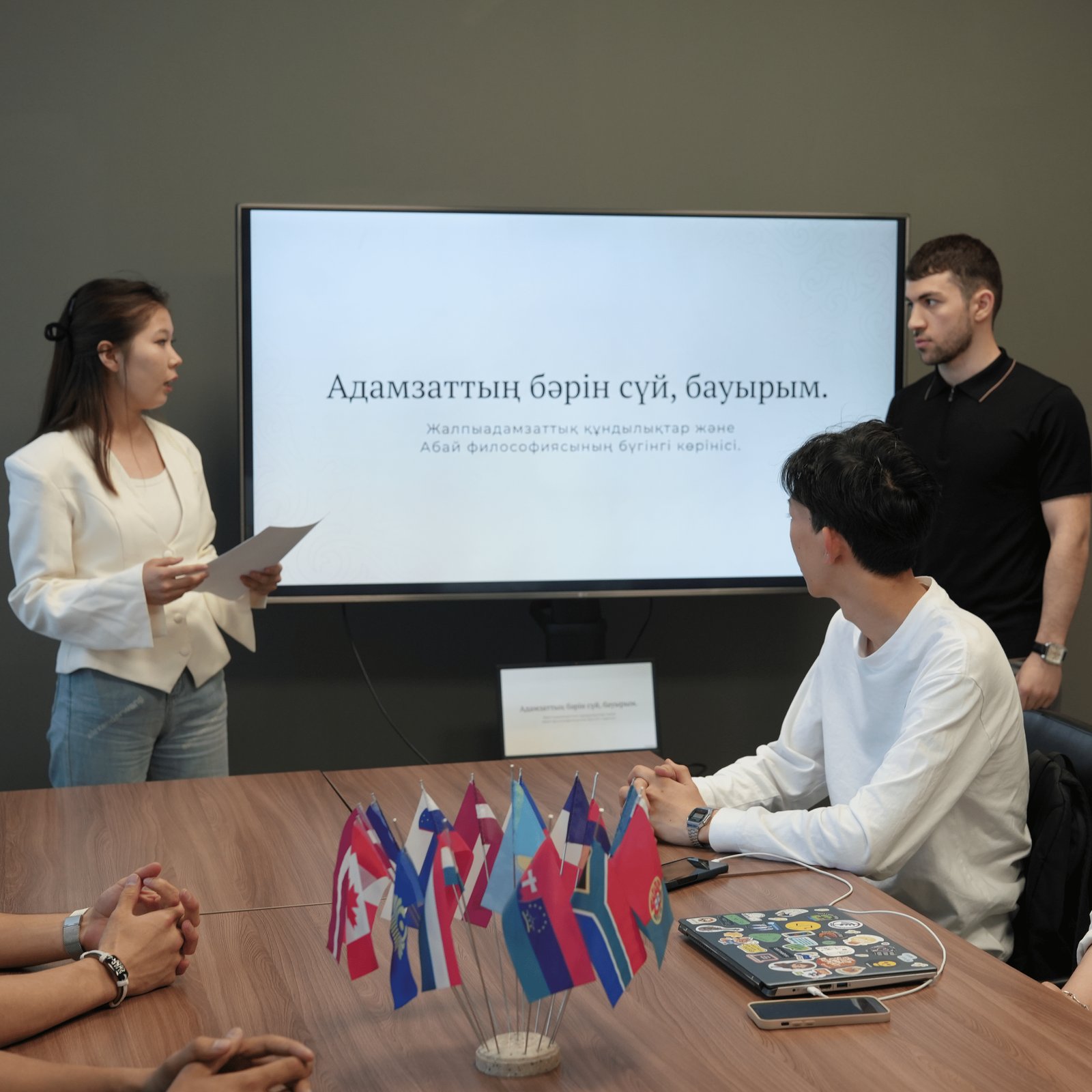 Адамзаттың бәрін сүй, бауырым!